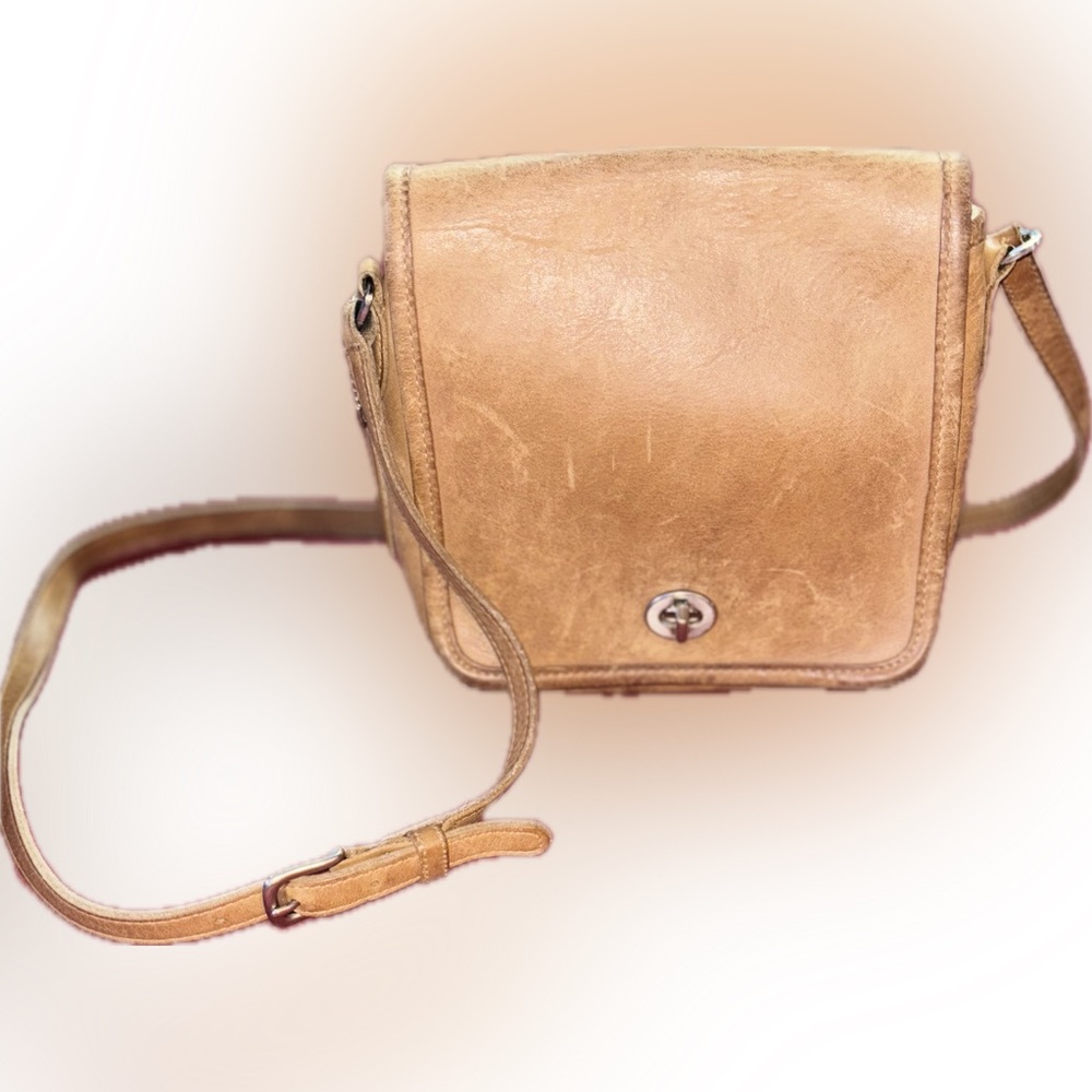 Elegant Tan Leather Crossbody Bag